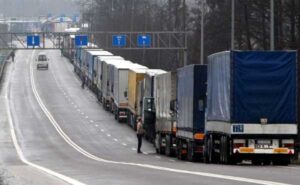 Польські урядовці вимагають від України виконати вимоги перевізників, які блокують кордон