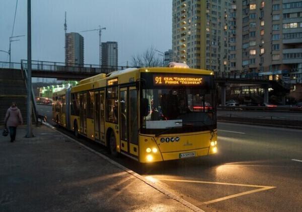Зміни маршрутів транспорту у Києві з 13 березня: тимчасові та постійні