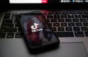 TikTok скорочує сотні робочих місць, бо контент генеруватиме ШІ