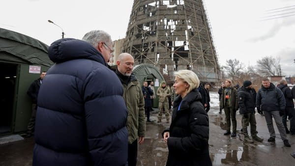 Дев’ять ударів за шість місяців: керівництву ЄС продемонстрували зруйновану київську теплоелектроцентраль.