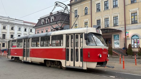 Електротранспорт відновив роботу на Правобережжі Києва.