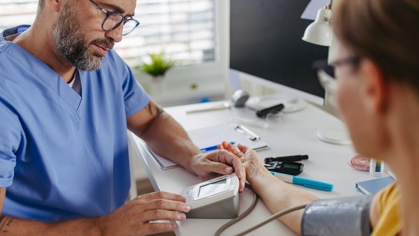 Глобальний день проти раку: безкоштовна меддопомога для мешканців Києва.