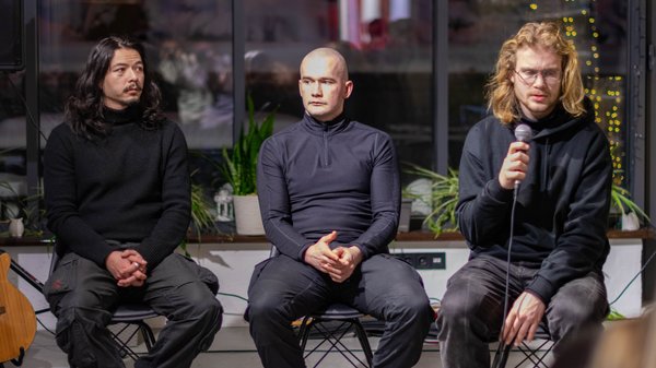 Лише метаромантика має значення: столичні військові декламували вірші, народжені війною, та анонсували…