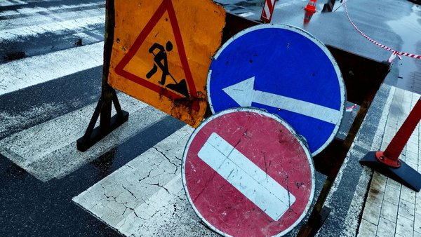 Київ: рух транспорту обмежено через ремонтні роботи. Дізнайтеся, де саме.