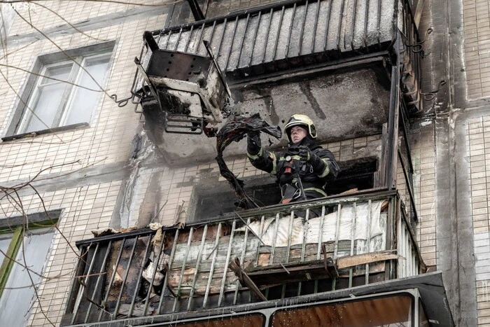 У Дніпровському районі горіла квартира у багатоповерхівці (фото)