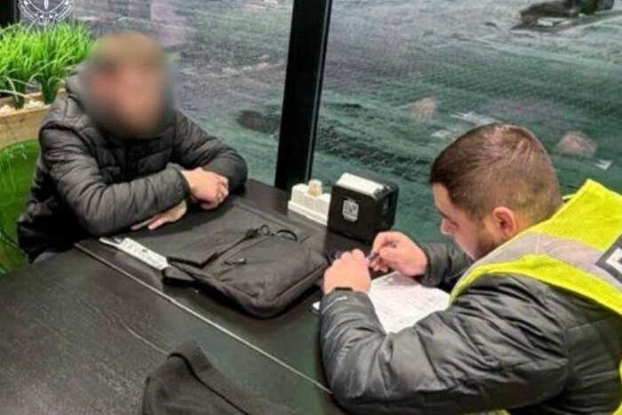 Виїзд до Угорщини за $13 тис.: у Києві затримано організатора схеми для ухилянтів