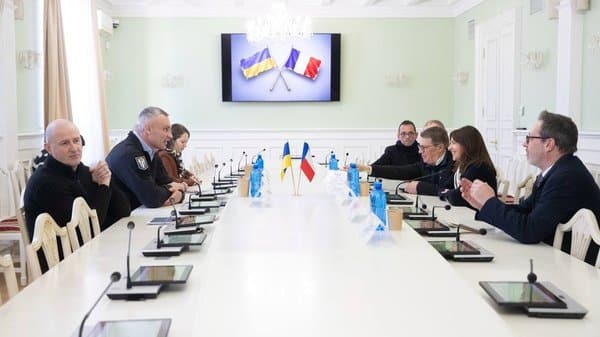 Паризька мер Ідальго зустрілась із Кличком, побувала в Бородянці.