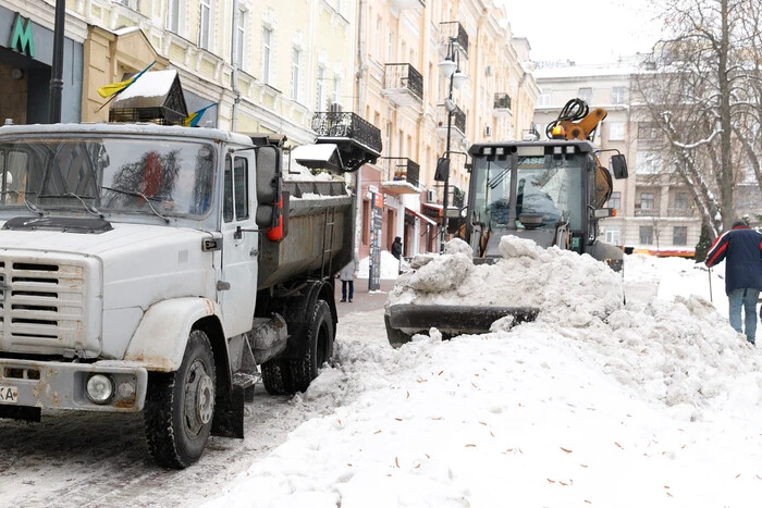 Київ засипало снігом: інспектори посилили перевірки та покарання