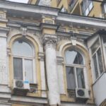 Київ: Демонтовано пам’ятник Пушкіну з фасаду старовинного будинку.