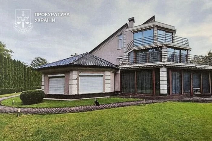 Прокуратура вимагає знести житловий будинок на Трухановому острові