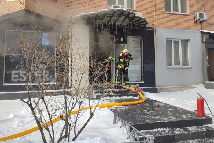 Столичний салон краси спалахнув через генератор.