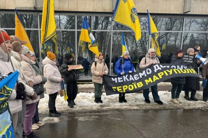 Родичі полонених воїнів і зниклих безвісти влаштували мітинг солідарності в Києві.