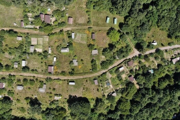 Голосіївський парк: Прокуратура вимагає демонтажу 33 будівель через незаконне захоплення території.