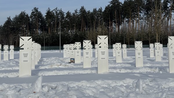 Змагання за могильні ділянки: НВМК відновлює поховання воїнів після рішення суду.