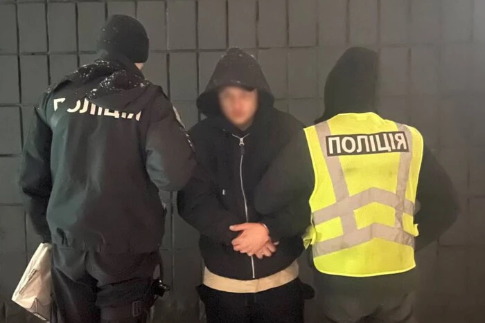 У Солом'янському районі затримано киянина за підозрою у серійному підпалі автівок (фото)