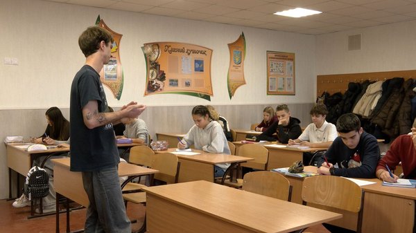 Київ: деякі дитсадки та школи зливаються через негаразди з обігрівом.