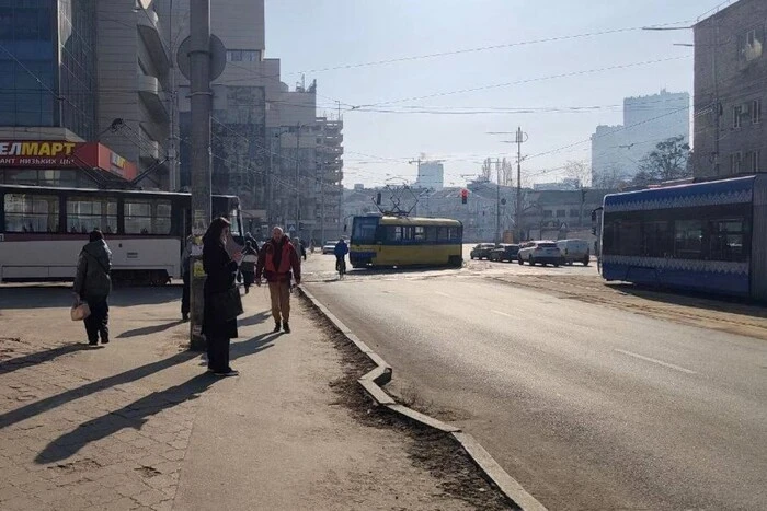 У Києві швидкісний трамвай зійшов з рейок: рух на Жилянській відновлено