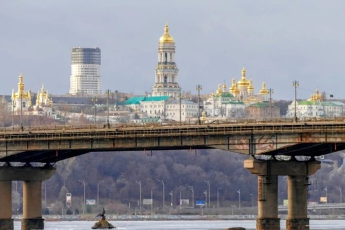 Рух мостом Патона: застереження від влади стривожило киян 