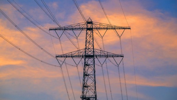 Націнка 40%: угоди на електропостачання шкіл Оболонського району оскаржуються в суді 2