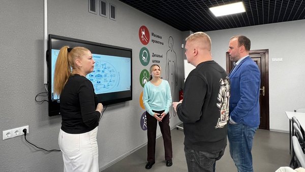 Головна 22 Естонська делегація переймає київський досвід освіти під час війни.