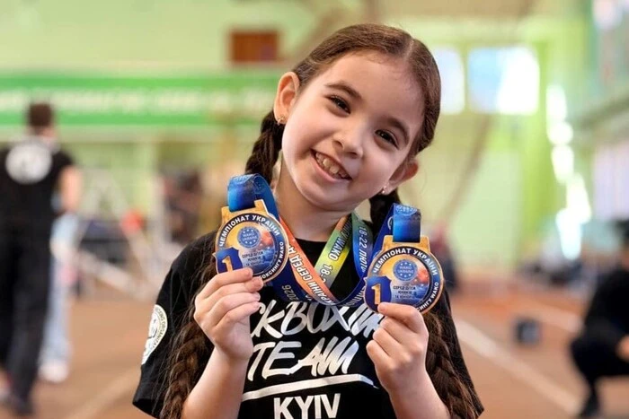 Ліцеїстка з Києва взяла два «золота» на Українському чемпіонаті з кікбоксингу.