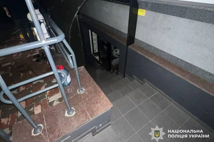 Суд виніс вирок крадію, який обчистив касовий апарат у салоні краси на Дарниці