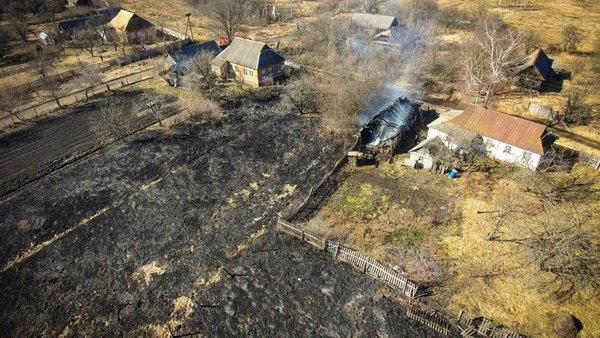 Підпалили суху траву, а згорів хлів по сусідству: на Київщині сімейну пару&hellip;