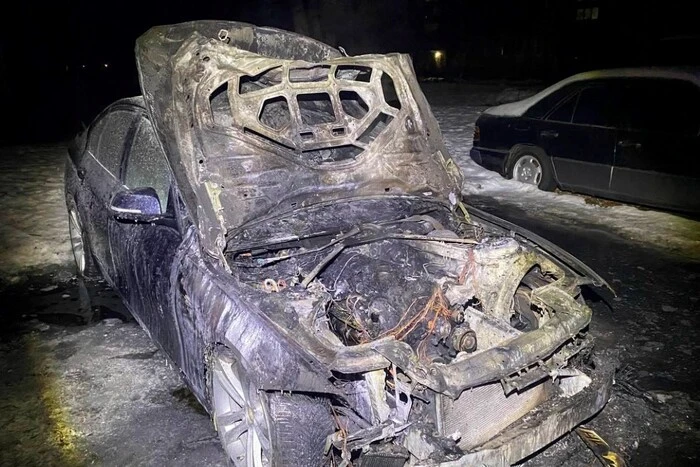 У Києві затримано молодиків, яких підозрюють у підпалі автівок на замовлення РФ 