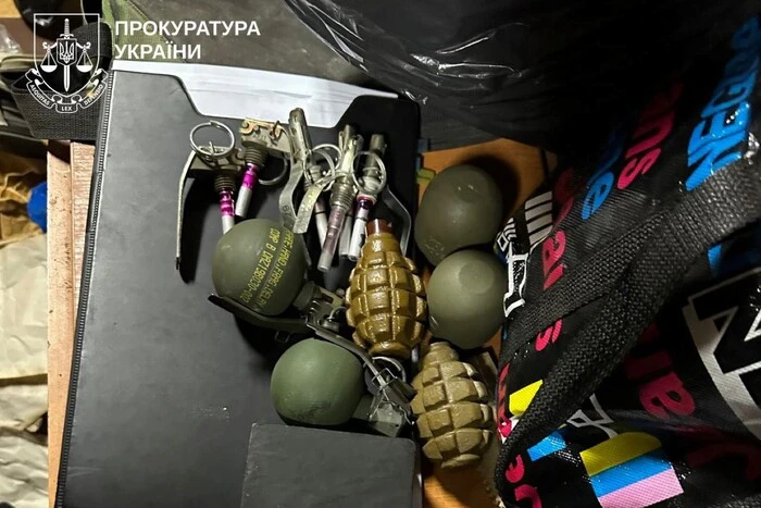 Зброя, гранати та 8 тисяч патронів: у Києві затримано зброярів (фото) 10