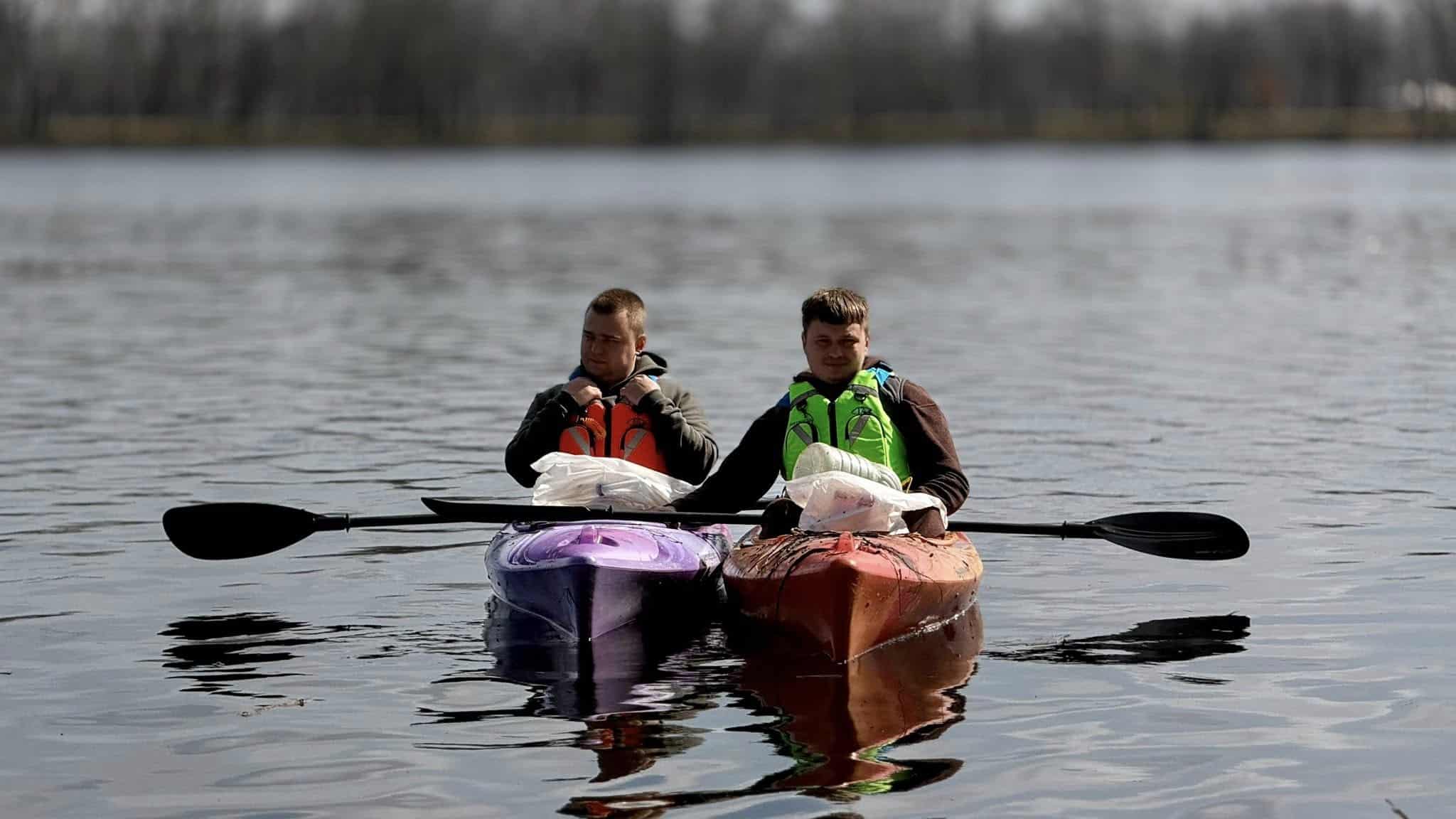 Зібрали тонни сміття на прибережній зоні: на столичній Оболоні провели толоку