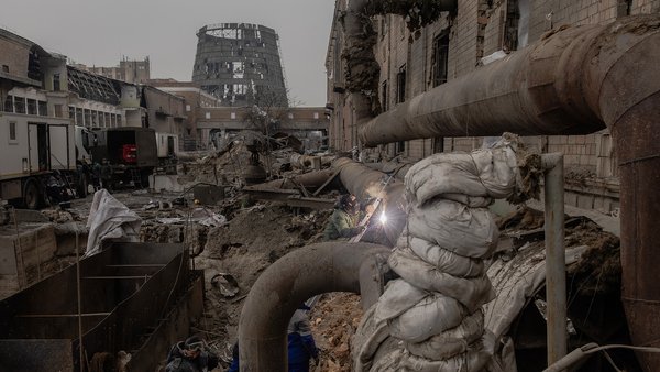 Київ: що оберуть, ремонт ТЕЦ чи незалежне тепло, напередодні зими?