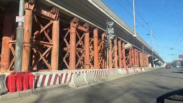 Головна 8 Нивський шляхопровід укріплюють потужними опорами: інформація від “Київавтодору”