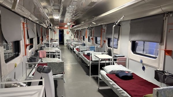 Взірцевий досвід: європейські держави переймають вагони для евакуації від Укрзалізниці, представлені в Києві. 2