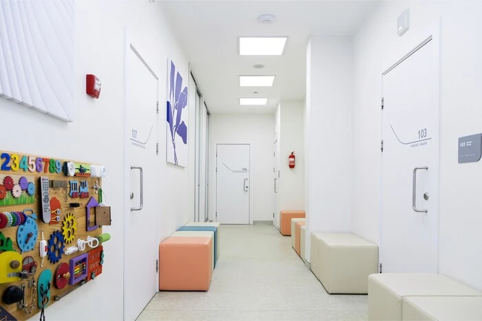 У Києві лікар з приватної лікарні відмовилась розмовляти українською з дитиною.