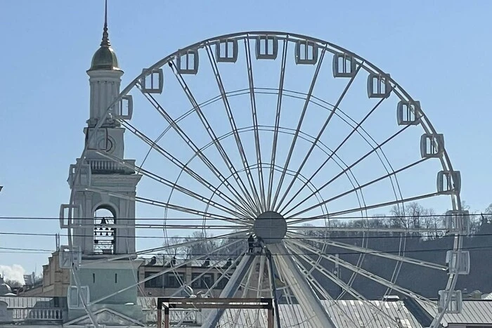 Головна 10 Оглядове колесо на Контрактовій площі: старт знесення, причина демонтажу