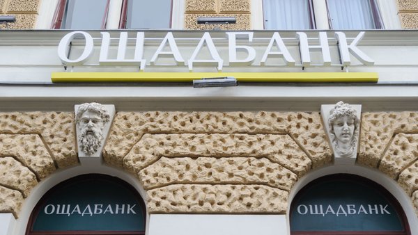 Працівники "Ощадбанку" постануть перед судом за крадіжку близько $65 тисяч з рахунку покійного клієнта. 1