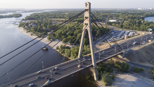 Київ: На три дні рух обмежено на деяких мостах та шляхопроводах.