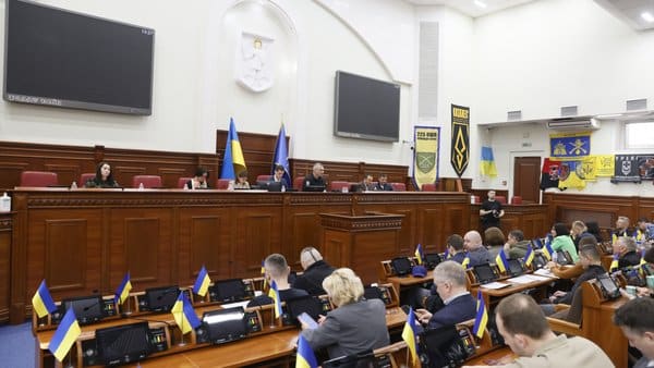 Київська міськрада ухвалила рішення про зміну назви вулиці Червоної на честь воїна-розвідника з "Азову" Василя Копаня, відомого як "Незнайко" 9