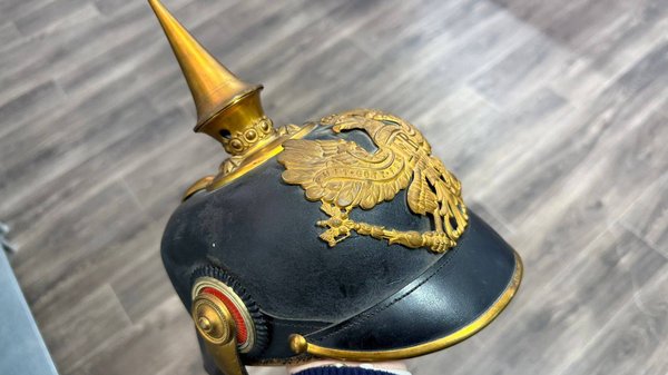 Столітній шолом пруського офіцера знайдено у посилці на київській митниці. 2