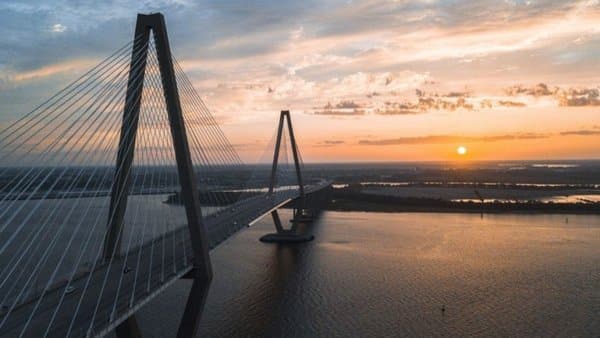 Міська влада Києва знов оголосила про можливі труднощі в пересуванні транспорту на автошляхах та переправах. 2