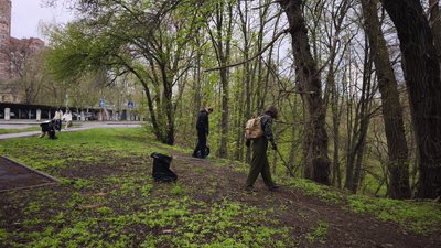 Збирали сміття та виявили бойову гранату: прибирання у Протасовому Яру.