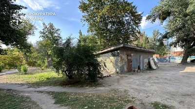 Київська “вбиральня” афера: На Печерську планували незаконну забудову 15 соток землі.