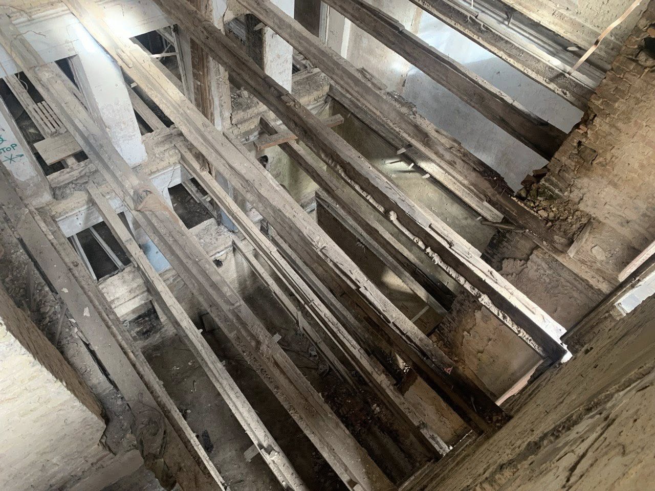 Київський осередок: неповторній будівлі Рутковського загрожує руйнація (фотозвіт) 9 Київський осередок: неповторній будівлі Рутковського загрожує руйнація (фотозвіт) 2