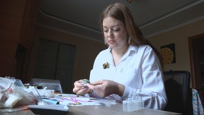 Від ГЕС до творчості: Киянка робить прикраси на Вінниччині після вимушеного переїзду. 2