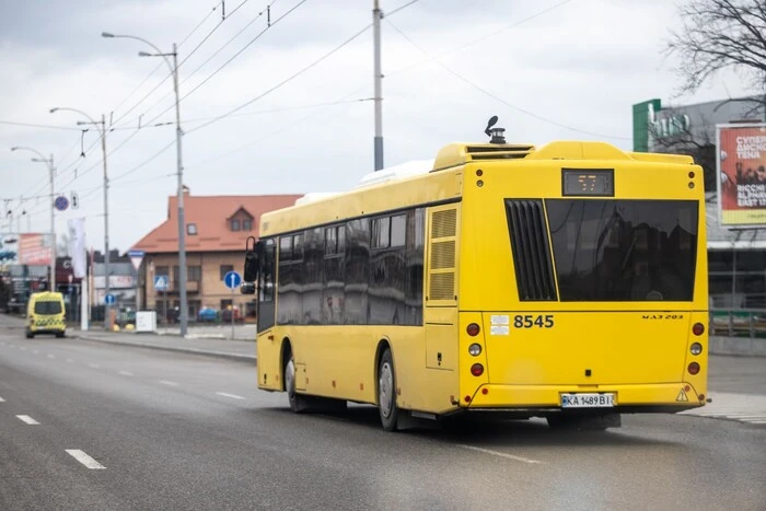 Поминальні дні у Києві: як курсуватиме громадський транспорт 19-22 квітня