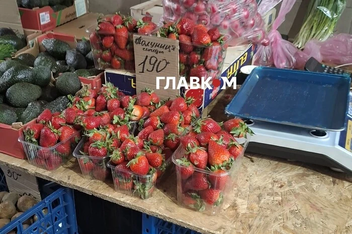 Полуничний сезон у Києві розпочато: де шукати ягоду та скільки вона коштує