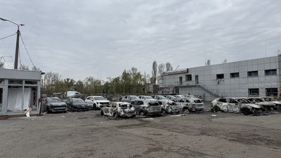 Напад на служби порятунку: в Києві правоохоронці та лікарі зазнали повторного ракетного&hellip;