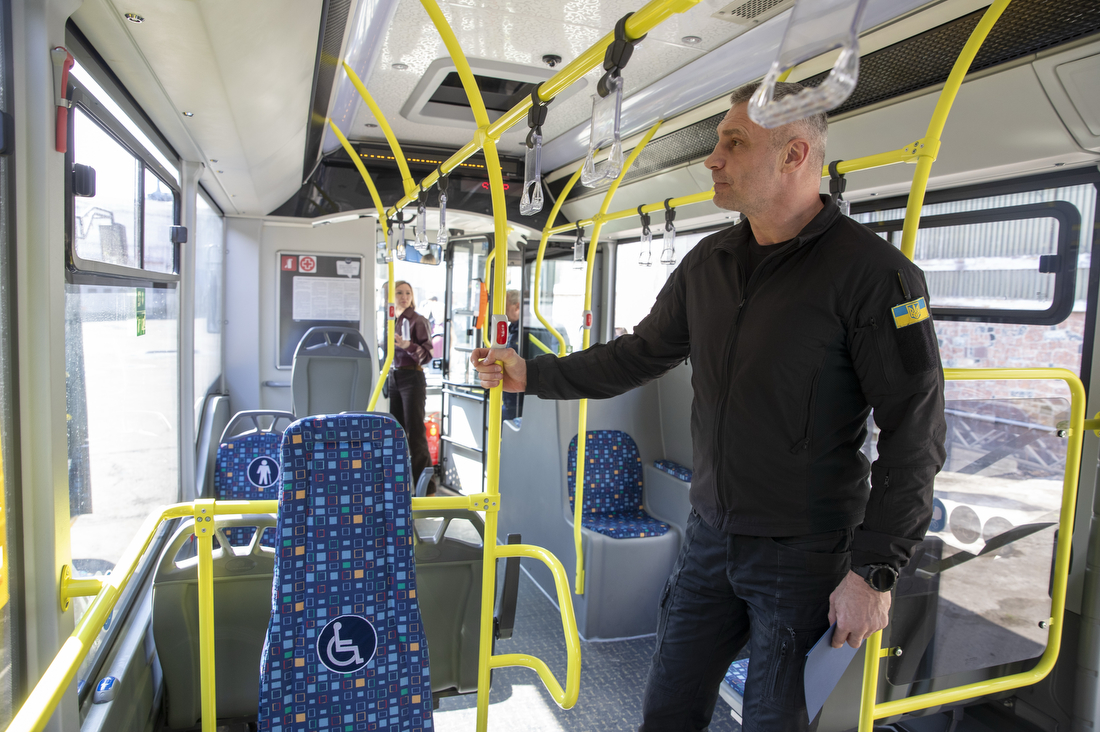 У Києві на маршрути вийшли 20 нових автобусів з Туреччини: де саме курсуватимуть