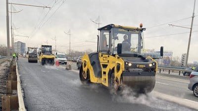 Київський міст на Десенці оновлюватимуть до осені: проїзд частково ускладнено. 15