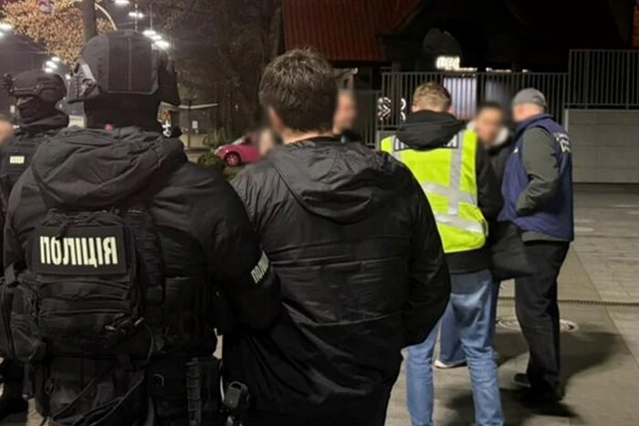 У Києві пару заарештовано за вимагання: обіцяли “вирішити питання” з військкоматом за&hellip;
